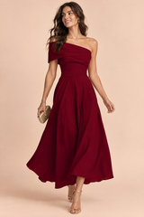 Bordeauxfarbenes asymmetrisches schulterfreies Kleid