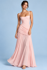 Pinkes Maxikleid mit Raffungen, eckigem Ausschnitt und ausgestellter Silhouette