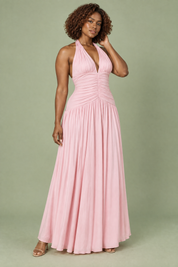 Robe longue rose à décolleté plongeant et détails froncés | Porté sur une autre silhouette | Lounelle Paris