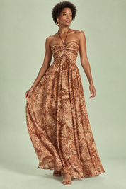 Robe longue marron à col licou et découpes | Vue en mouvement | Lounelle Paris