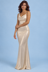 Beiges Maxikleid im Schrägschnitt mit Wasserfallausschnitt