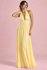 Gelbes Maxikleid mit tiefem V-Ausschnitt, Neckholder und Raffdetails