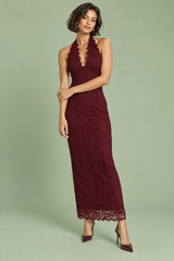 Bordeauxfarbenes Spitzen-Maxikleid mit asymmetrischem Ausschnitt und Kragendetail