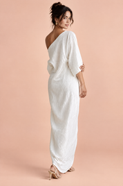Robe asymétrique blanc cassé à épaule dénudée | Vue de dos | Lounelle Paris