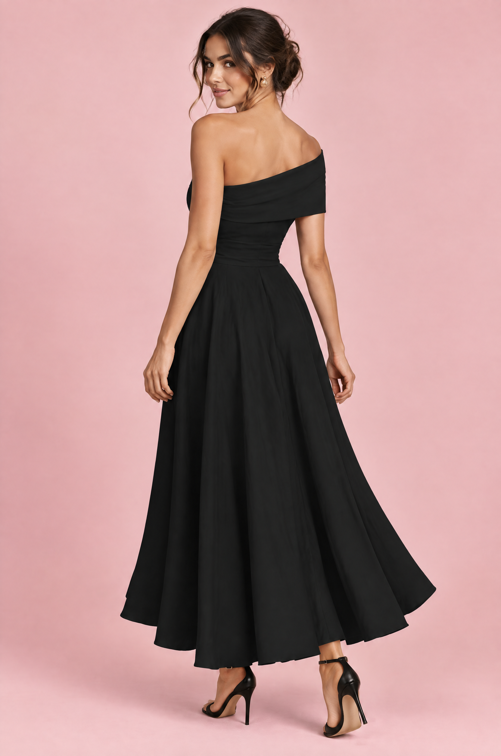Robe asymétrique noire à épaules dénudées | Vue de dos | Lounelle Paris
