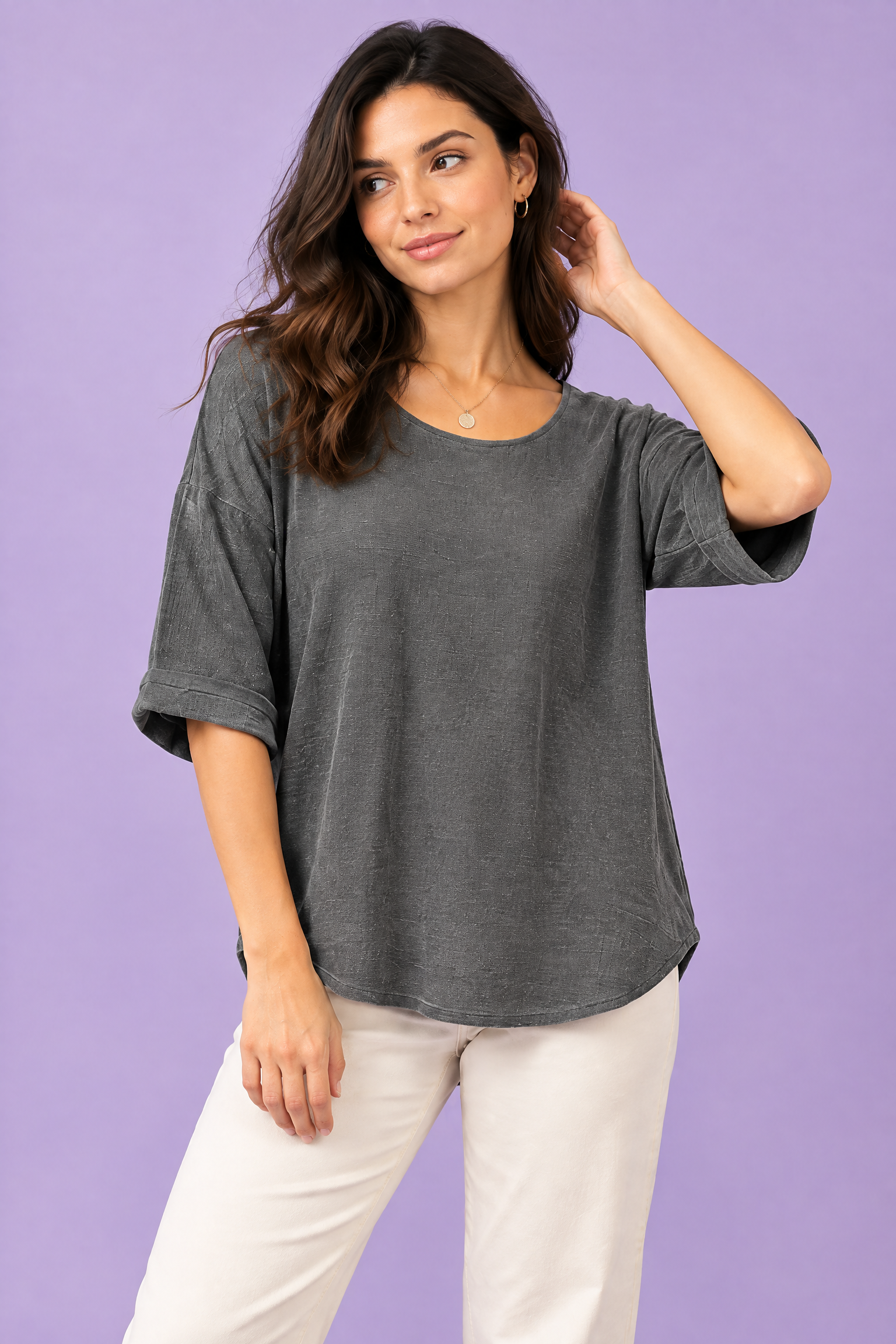 T-shirt gris anthracite à manches trois-quarts, coupe décontractée | Vue rapprochée | Lounelle Paris