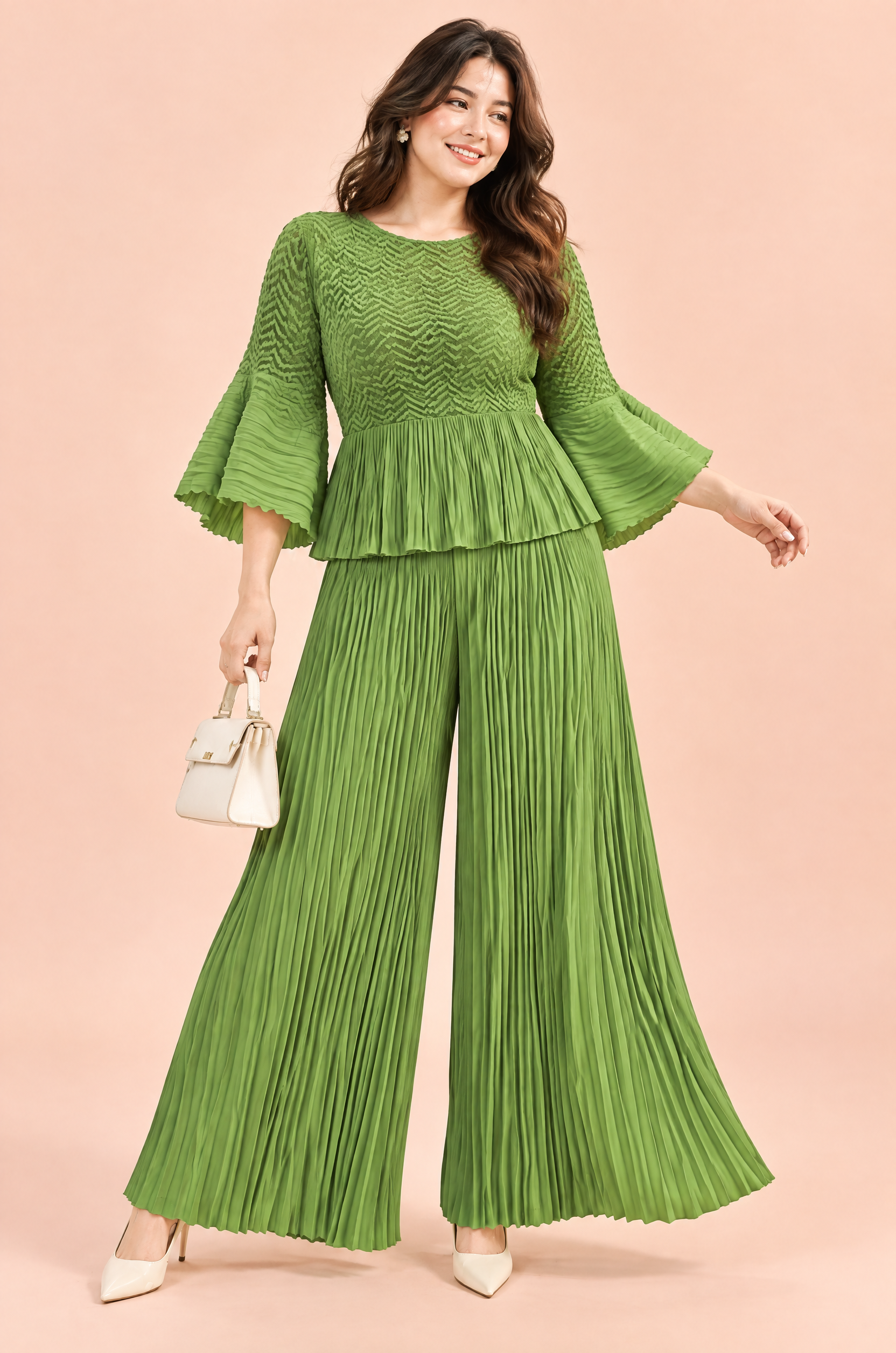 Ensemble plissé vert avec pantalon large | Porté sur une autre silhouette | Lounelle Paris