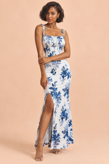 Blaues Blumen-Maxikleid mit eckigem Ausschnitt und Seitenschlitz