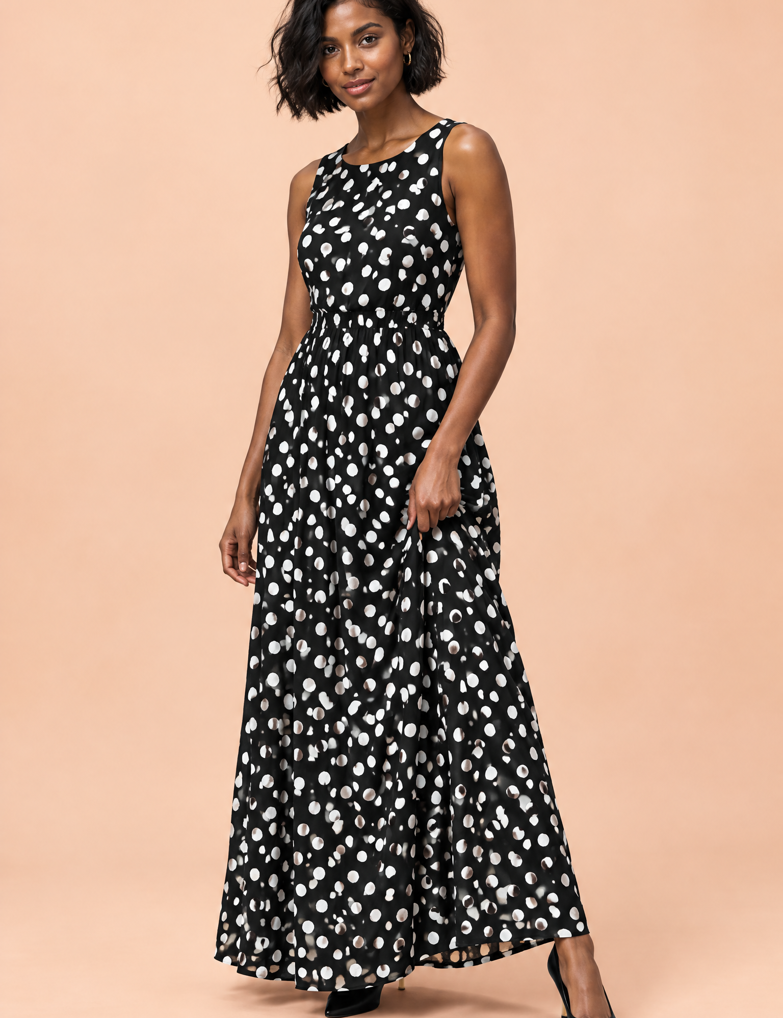 Robe longue noire à pois avec col montant et détails drapés | Vue de face | Lounelle Paris