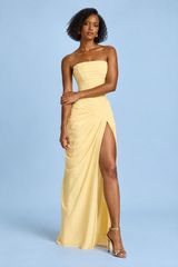 Gelbes trägerloses Maxikleid mit Raffungen