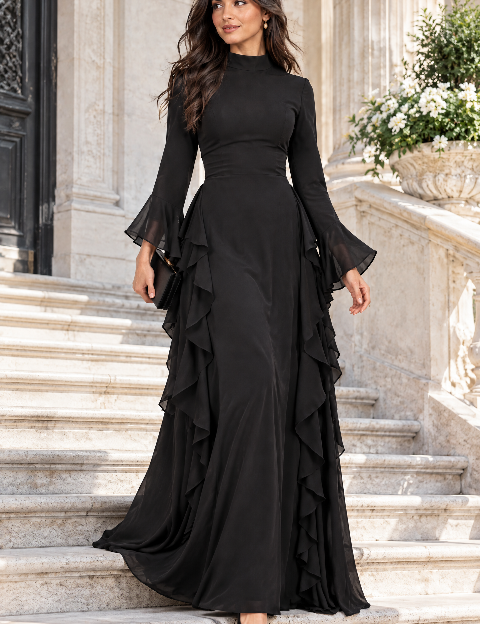 Robe longue noire à volants et manches cloche | Photo lifestyle | Lounelle Paris