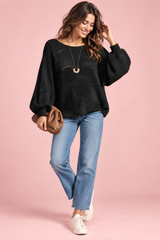 Schwarzer Oversize-Pullover mit Lochstrick und U-Boot-Ausschnitt