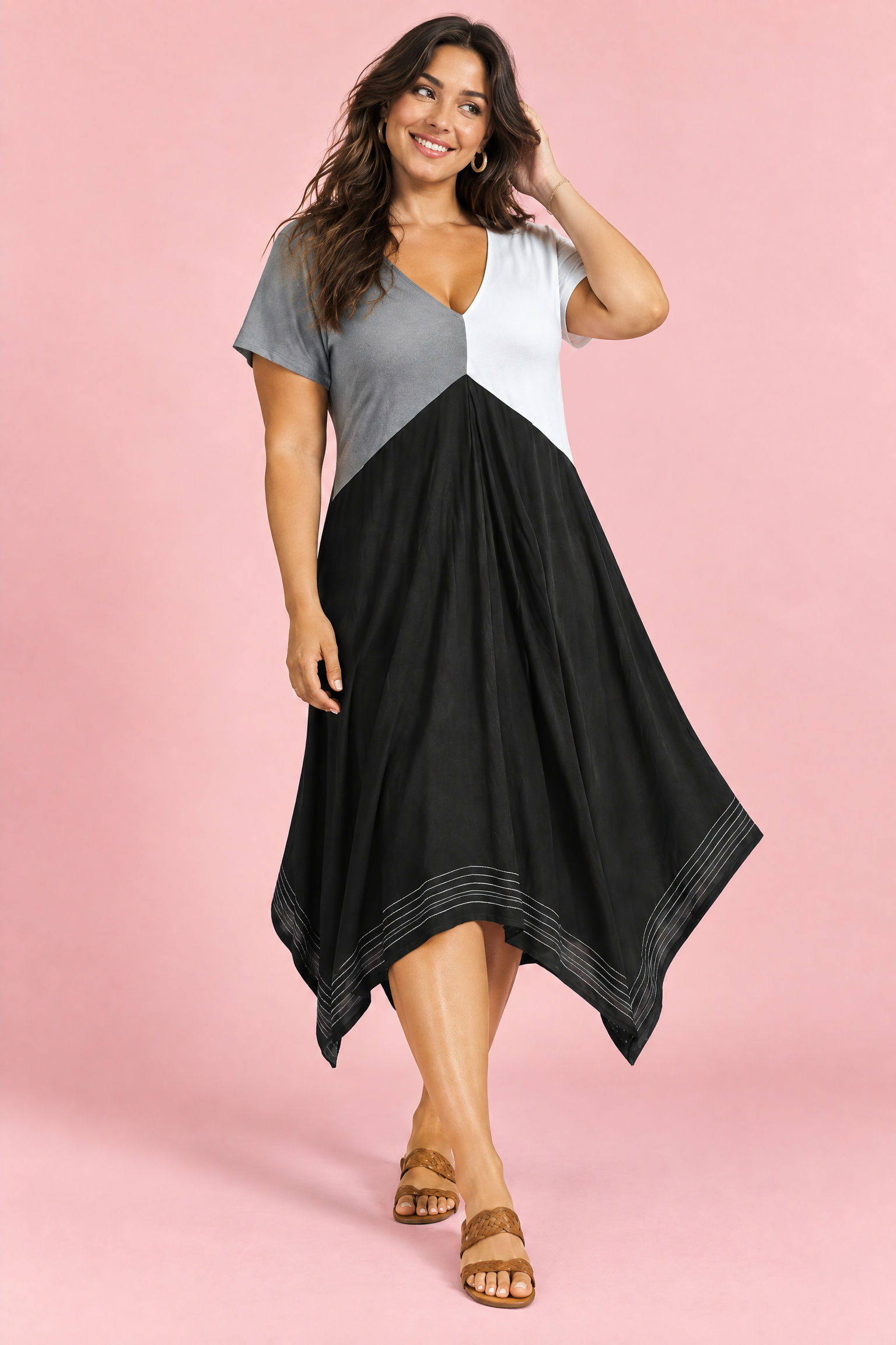 Robe midi noire asymétrique à col V | Porté sur une autre silhouette | Lounelle Paris
