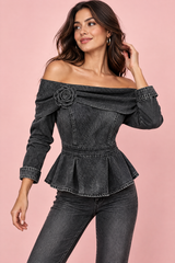 Schwarze schulterfreie Schößchenbluse