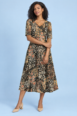 Schwarzes Maxikleid mit V-Ausschnitt