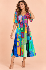 Blaues Maxikleid mit V-Ausschnitt