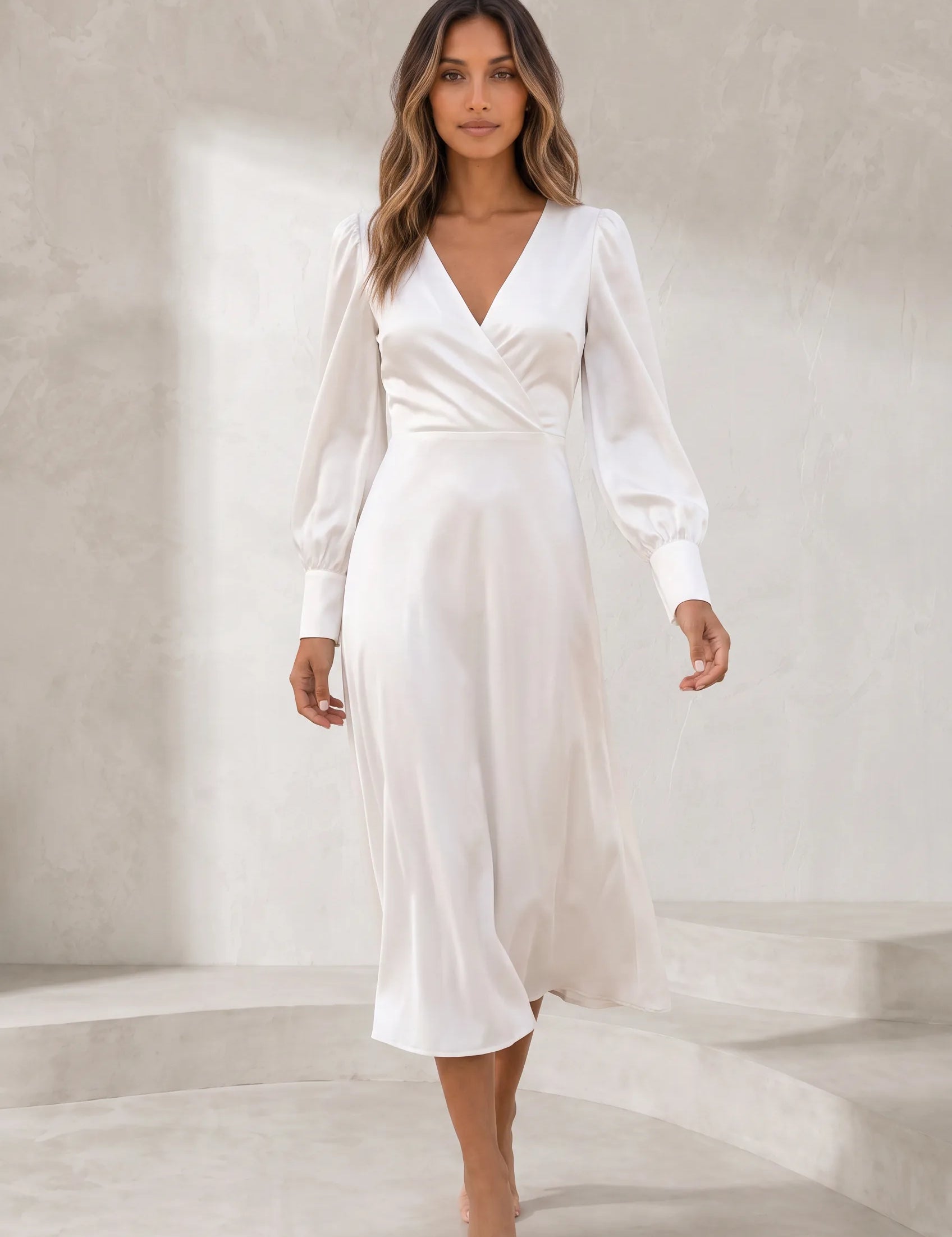 Robe satinée à col V | Lounelle Paris