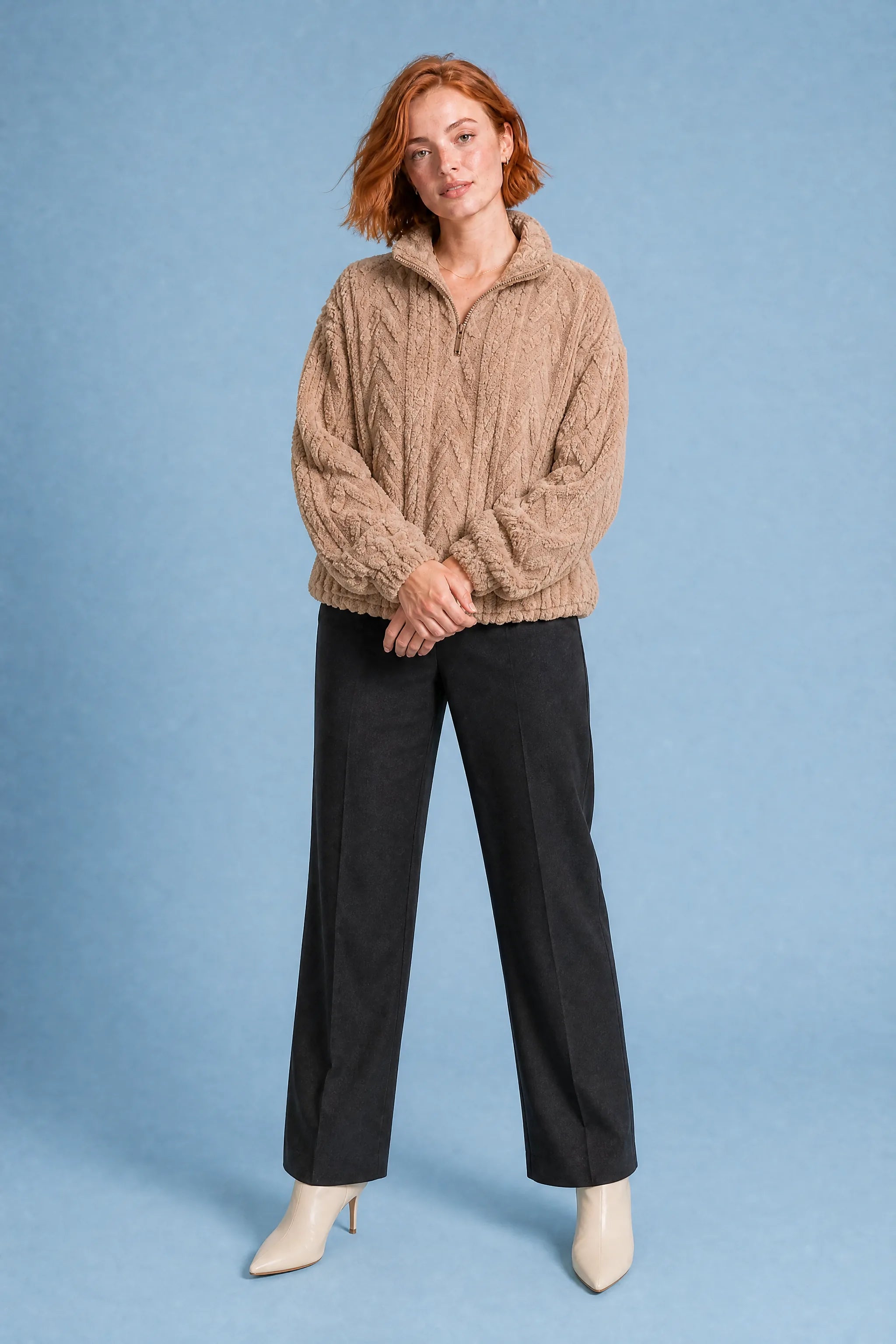 Sweat pelucheux col montant zippé | Variante Beige | Lounelle Paris